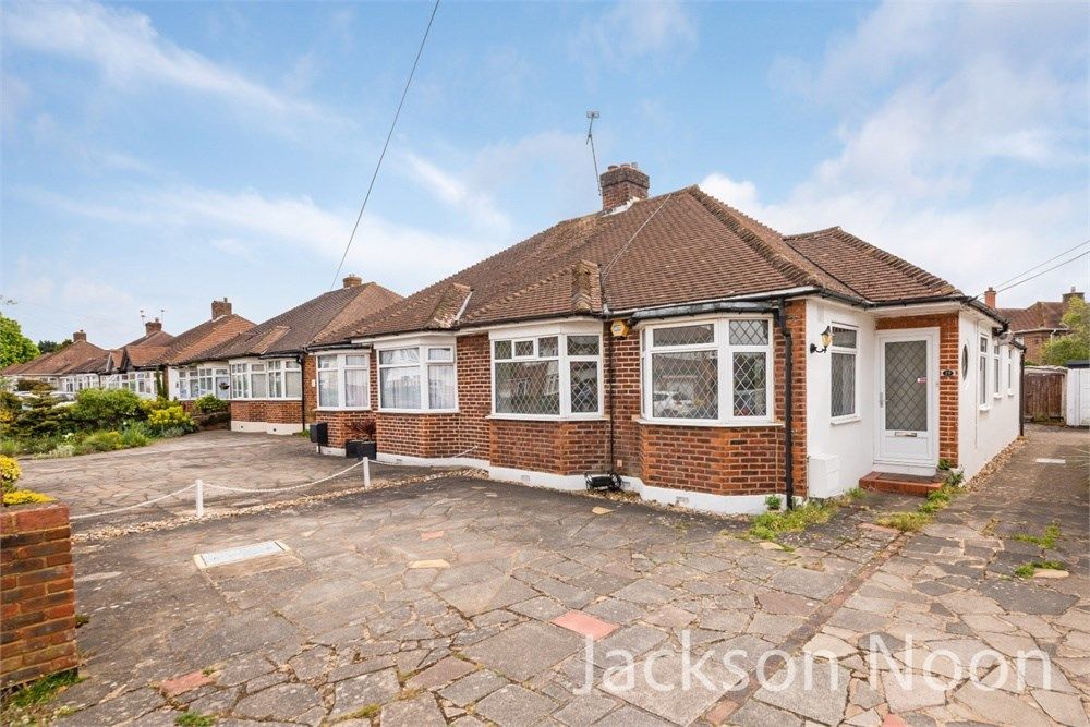 3 bed semidetached bungalow for sale in Oakland Way, Ewell Court KT19
