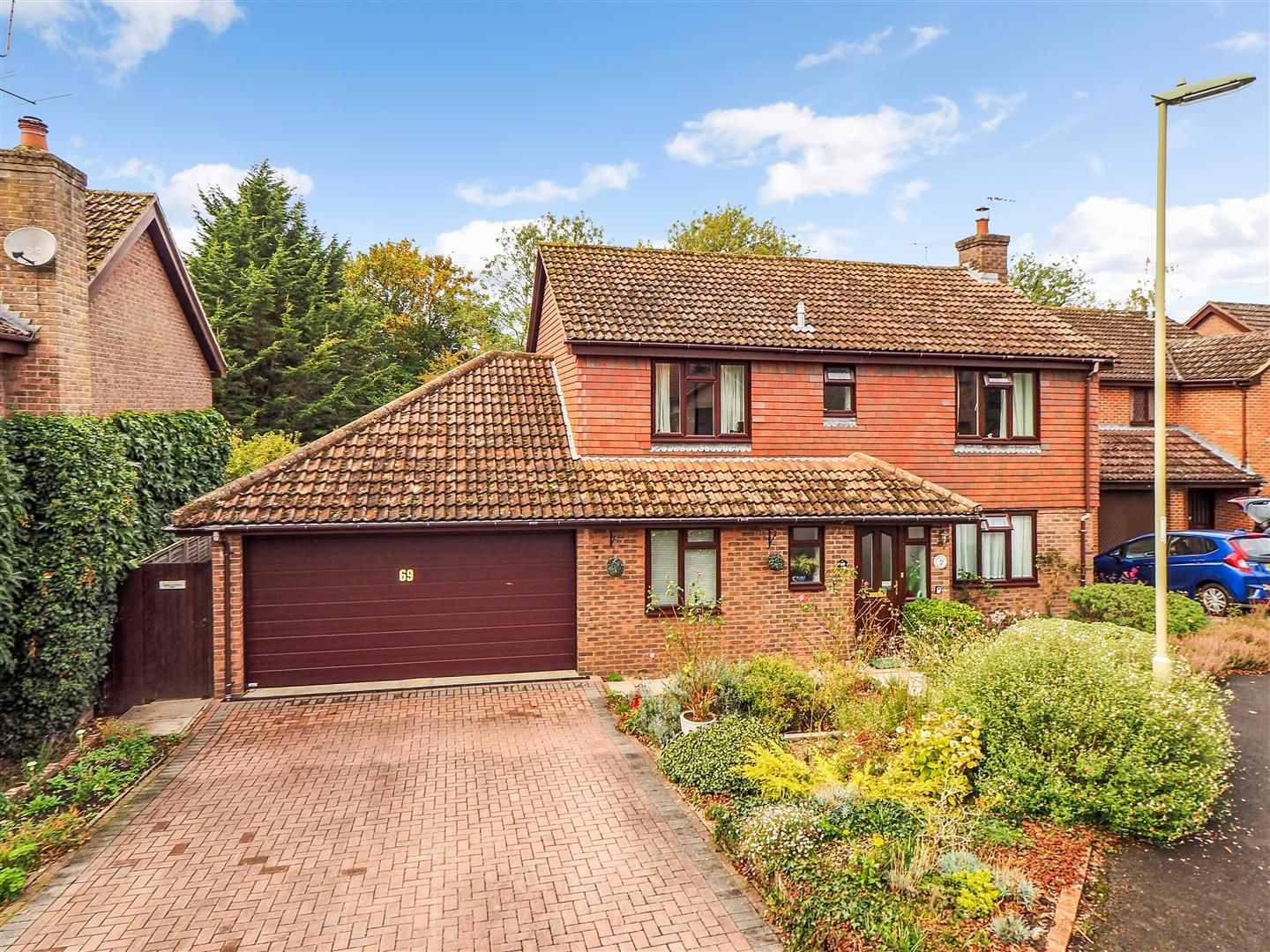 4 bed detached house for sale in Lillywhite Crescent, Andover SP10 Zoopla