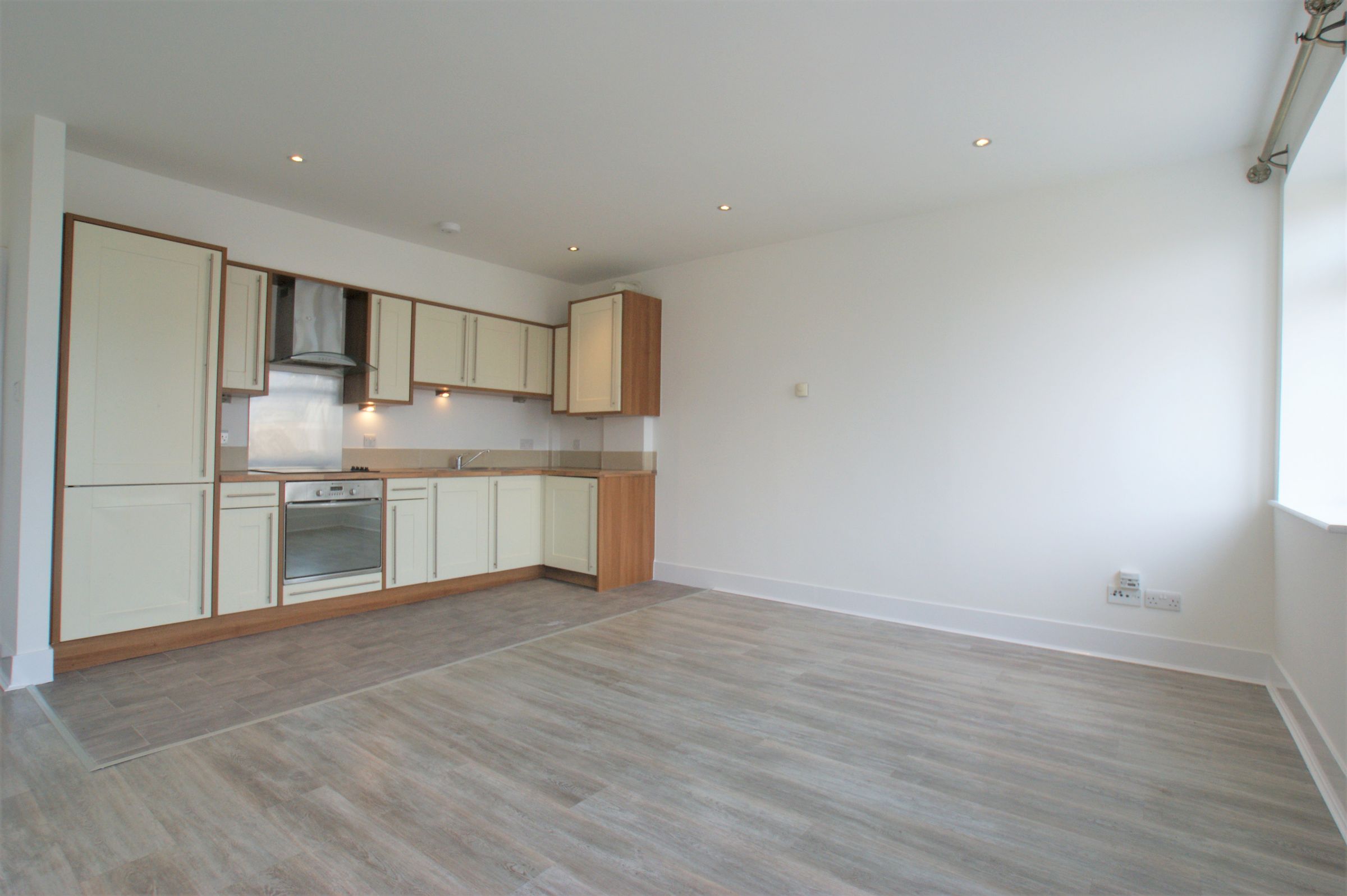 1 bed flat to rent in Molesey Road, Hersham, Surrey KT12 Zoopla