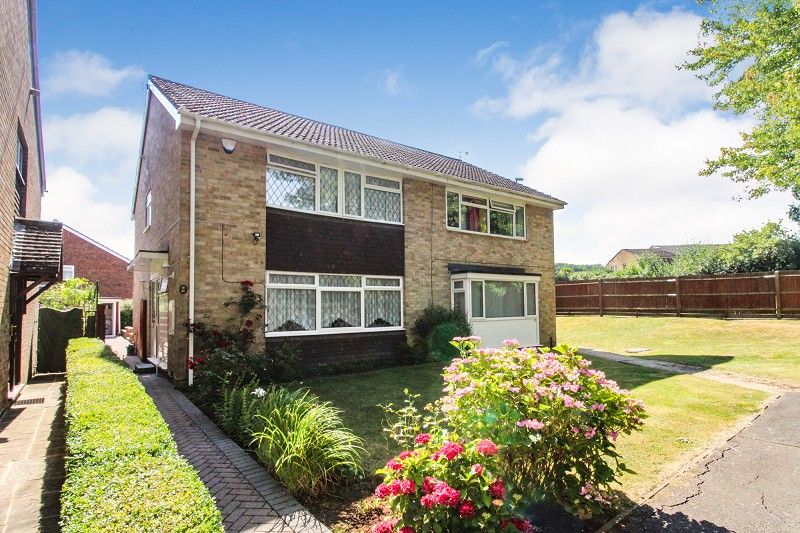 4 bed semidetached house for sale in Anglesey Close, Crawley, West