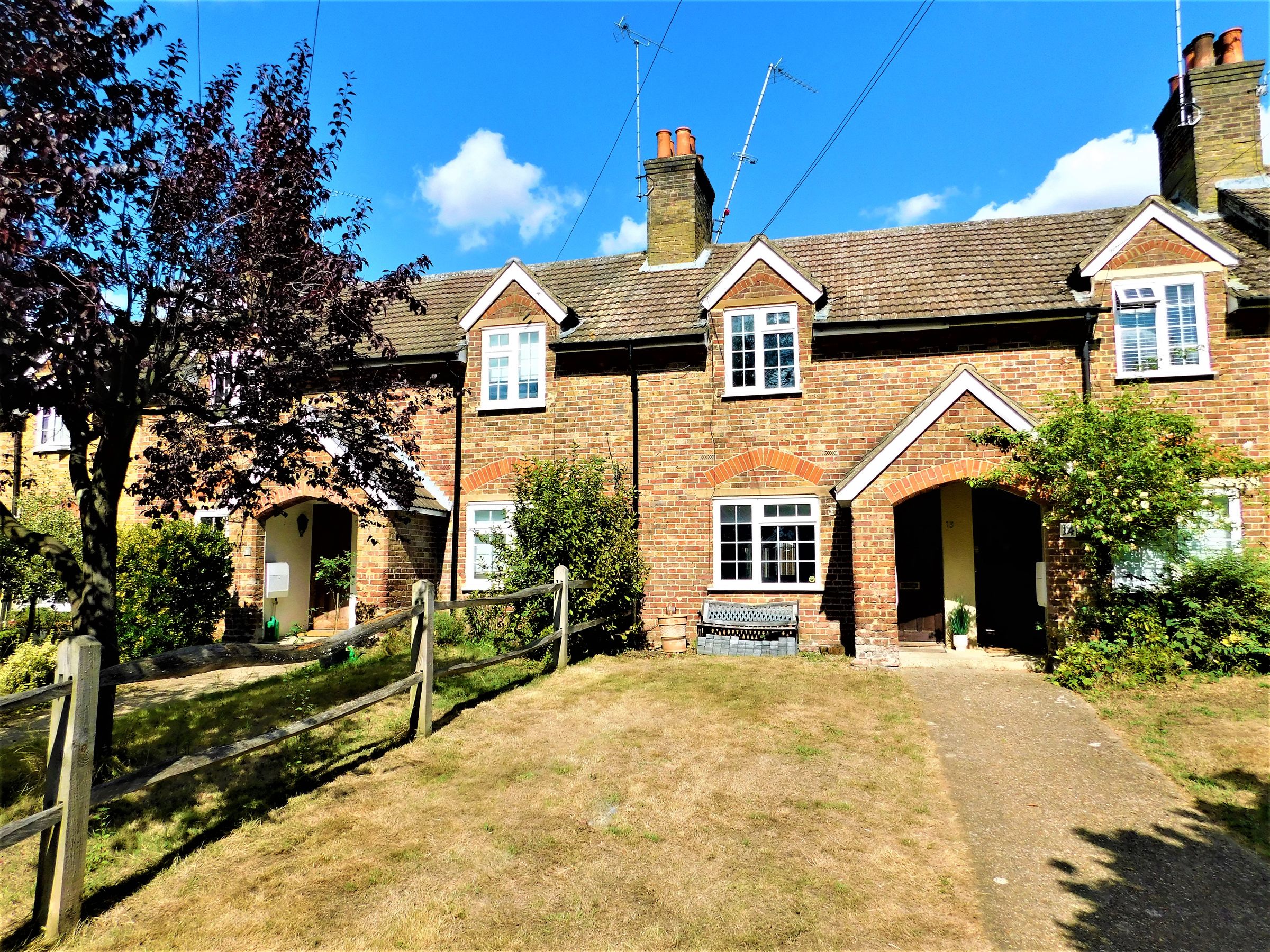 2 bed cottage to rent in Wellington Terrace, Woking GU21 Zoopla