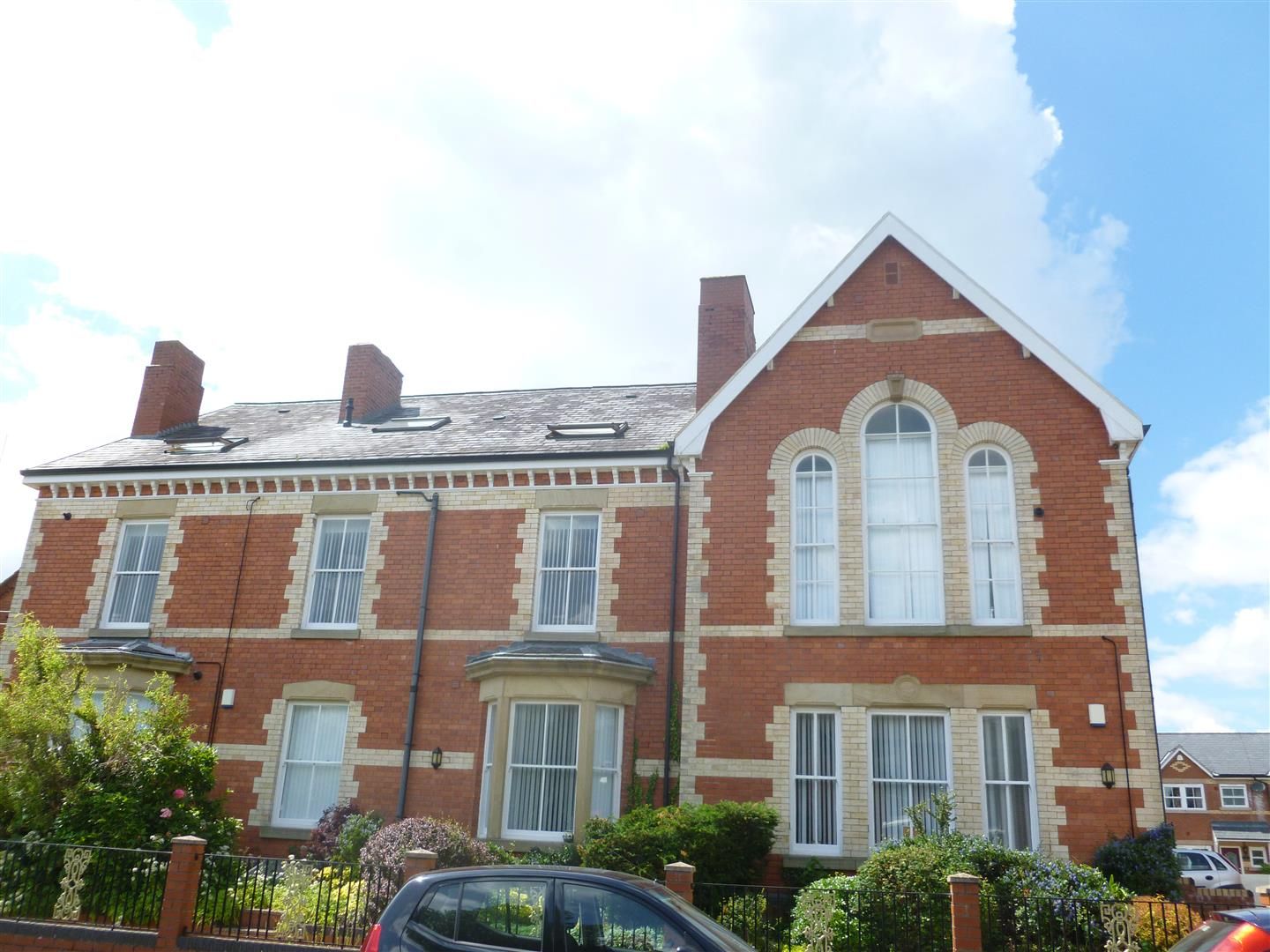 2 bed flat for sale in Queens Road, Oswestry SY11 Zoopla