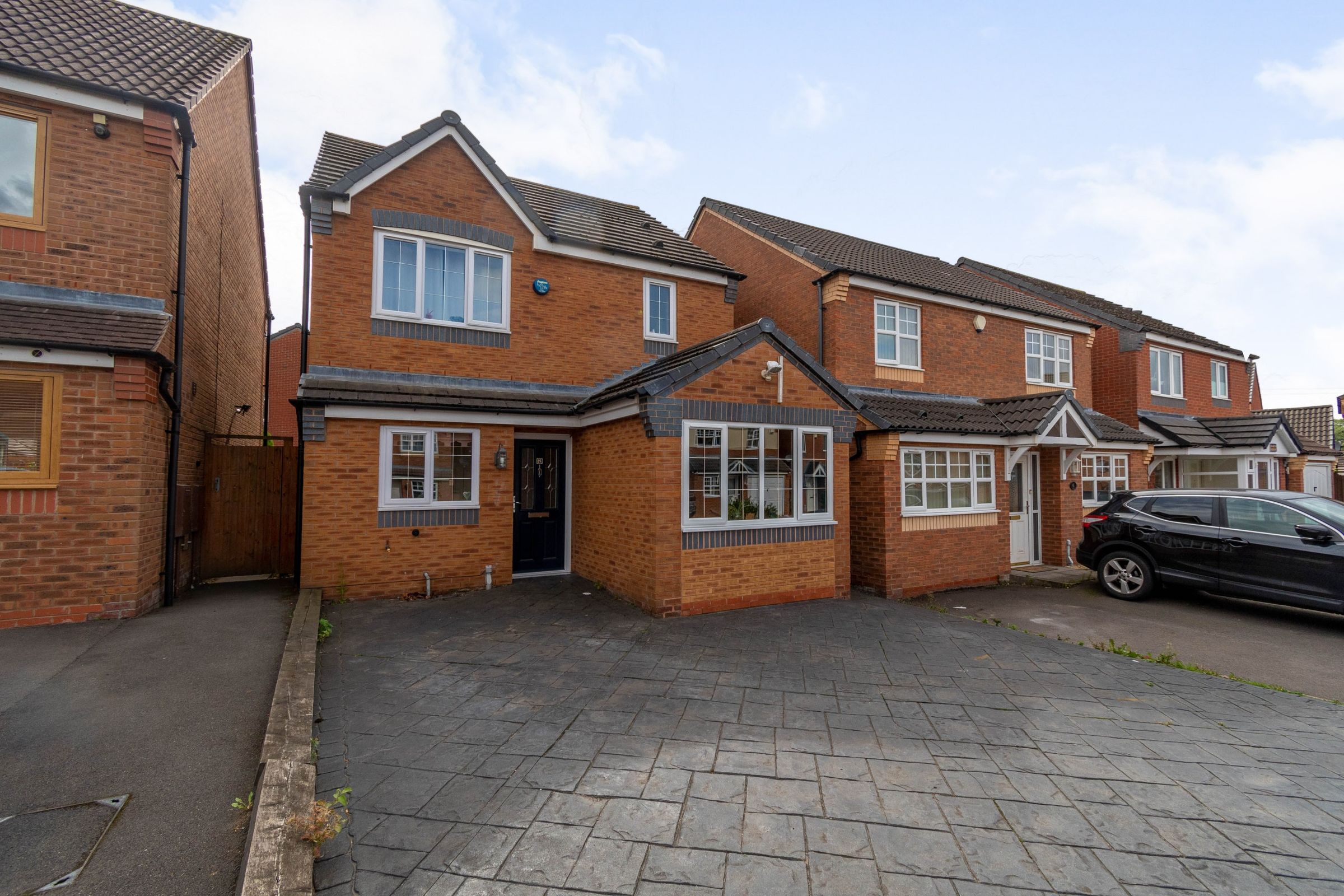 3 bed detached house for sale in Ampleforth Drive, Willenhall, West