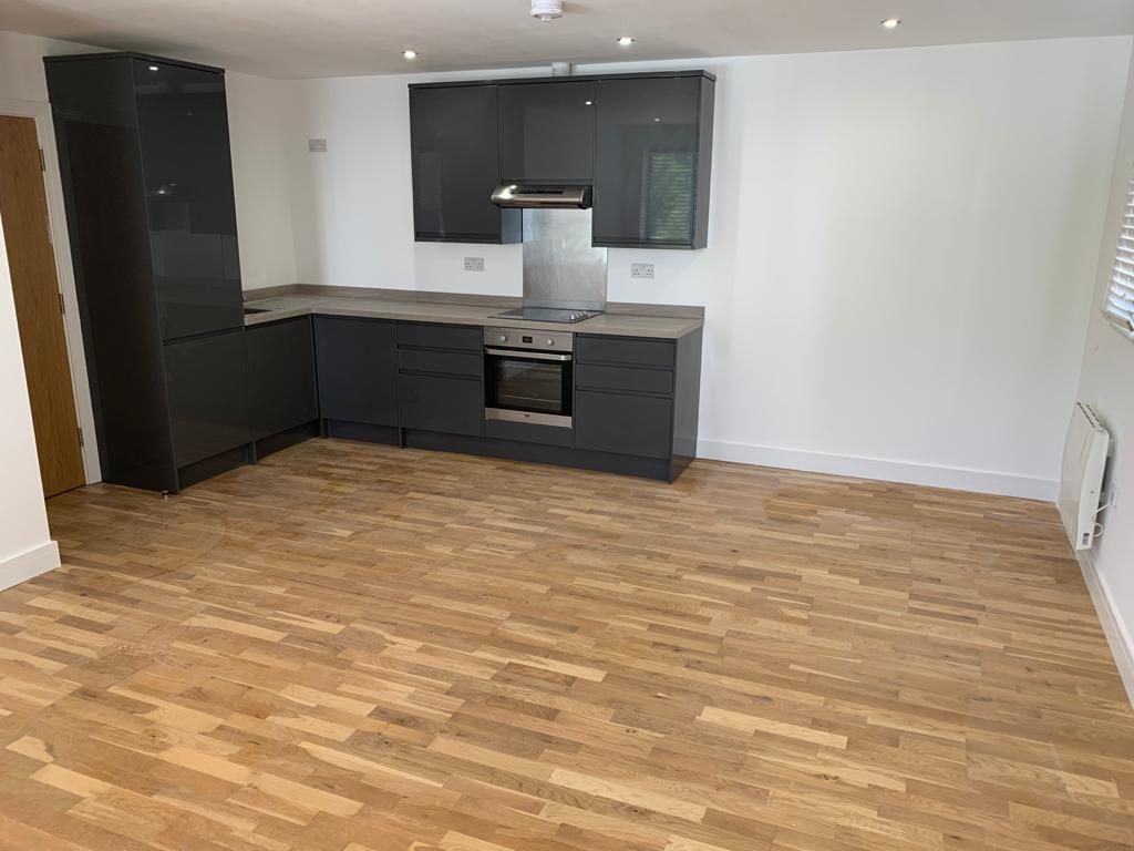 2 bed flat to rent in High Street, Banstead SM7 Zoopla