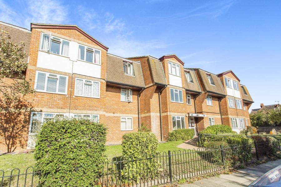 1 bed flat for sale in Pembridge Court, Riviera Drive, SouthendOnSea