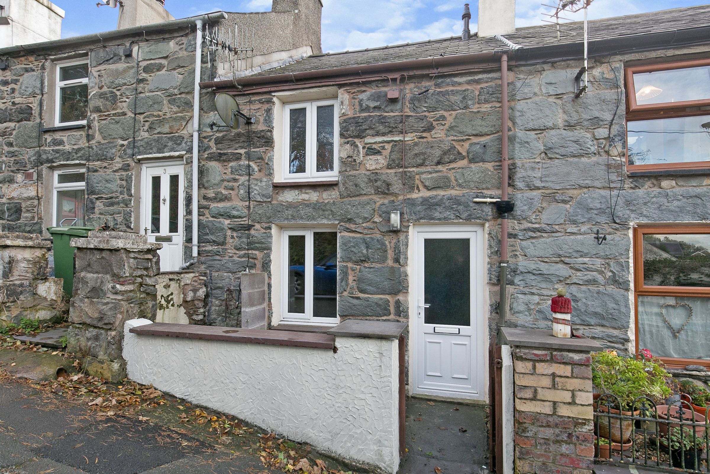 2 bed terraced house for sale in Rhiwlas, Bangor LL57 Zoopla