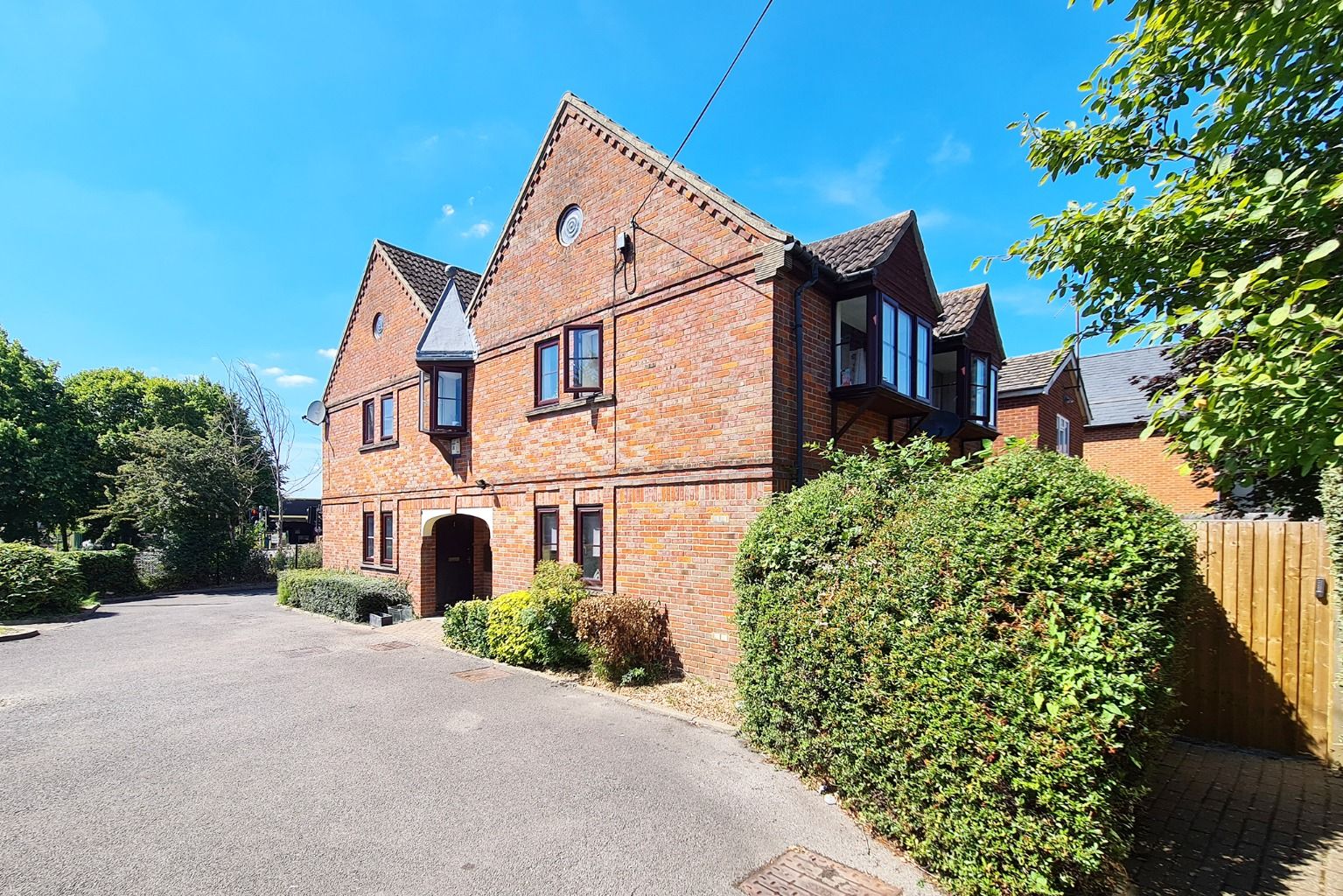 1 bed flat to rent in Stoke Court, Hartland Road, Reading, Berkshire