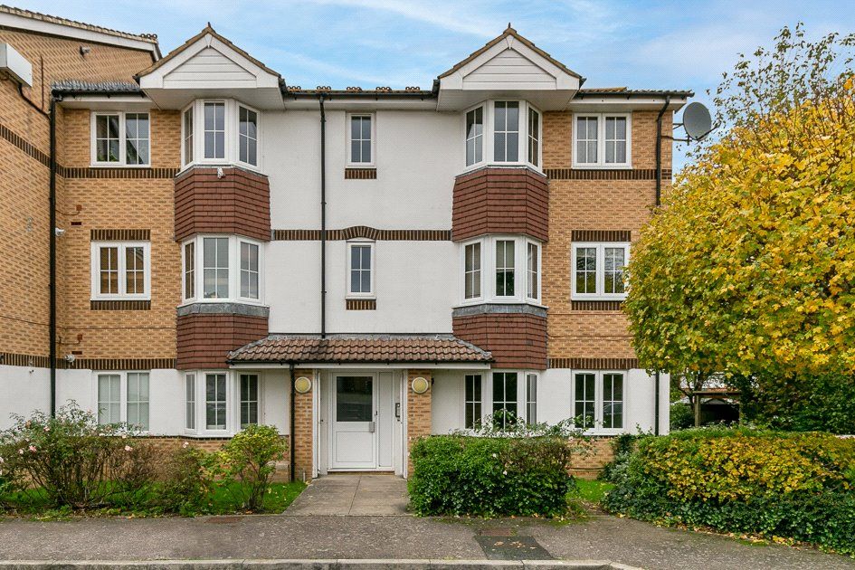 2 bed flat for sale in Goddard Close, Maidenbower, Crawley, West Sussex