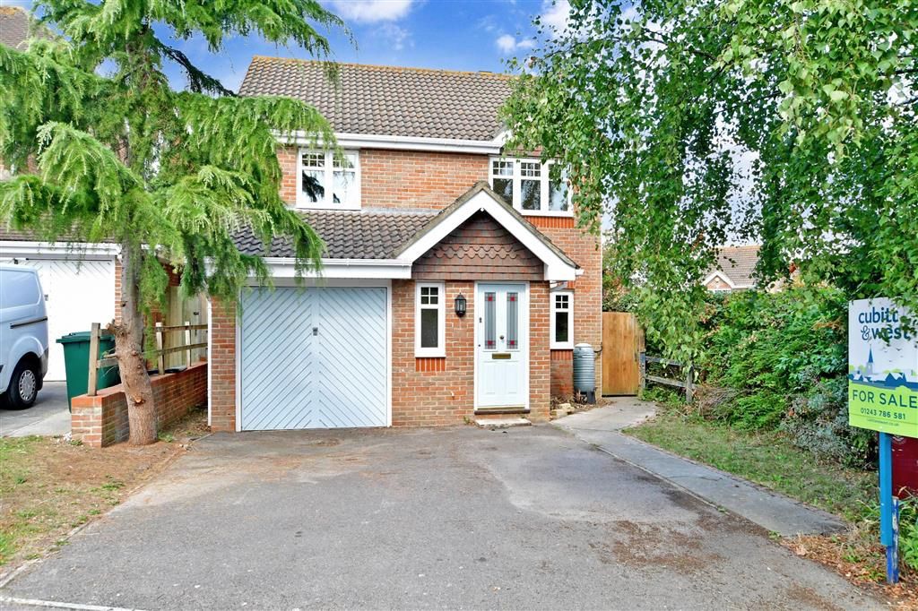 3 bed detached house for sale in Peacock Close, Chichester, West Sussex