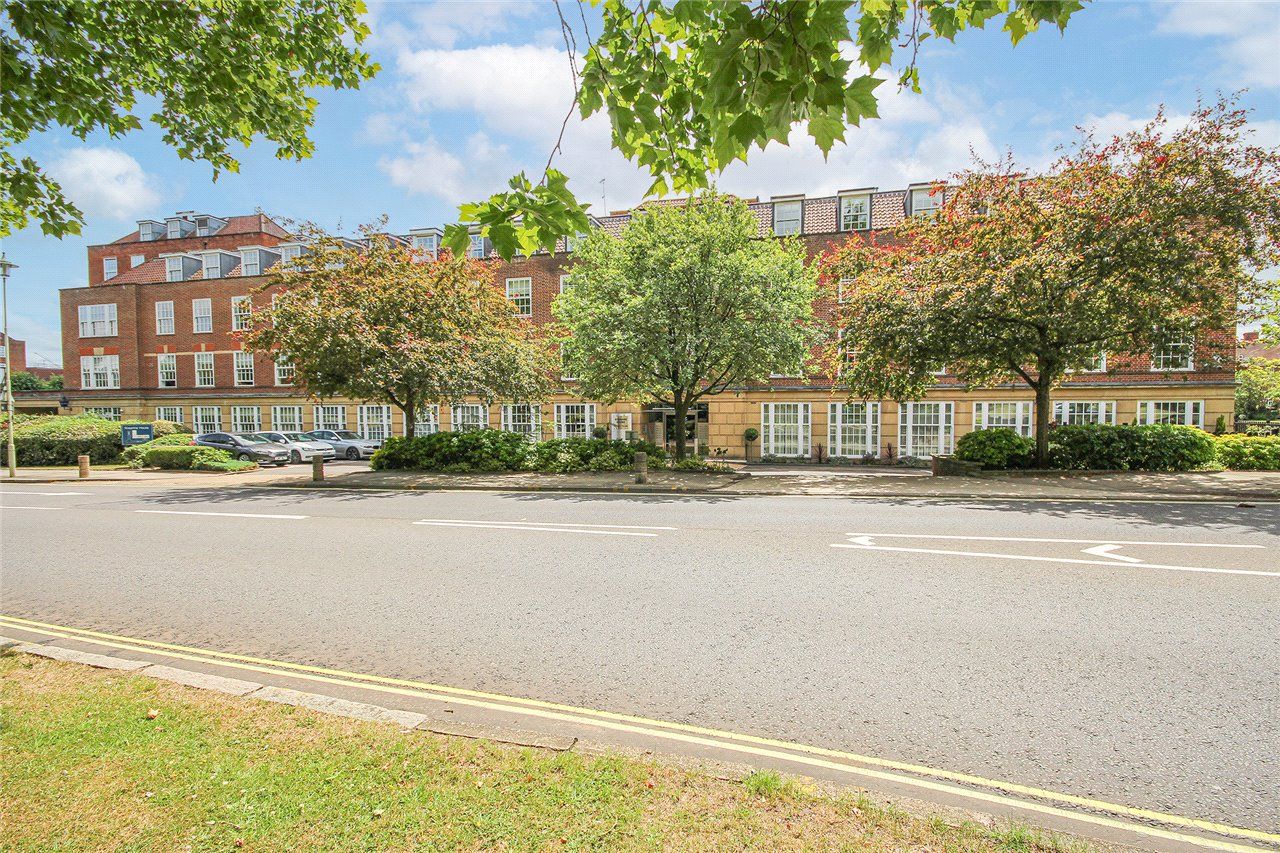 2 bed flat for sale in Rosanne House, Bridge Road, Welwyn Garden City
