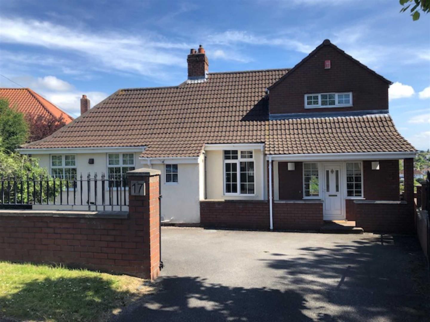 2 bed detached bungalow to rent in Broadfield Road, Knowle, Bristol BS4