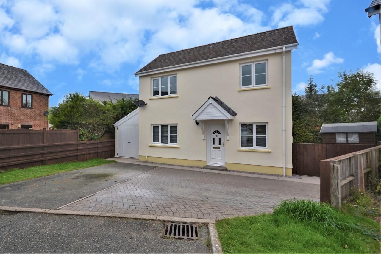 3 bed detached house for sale in Tudor Gardens, Merlins Bridge