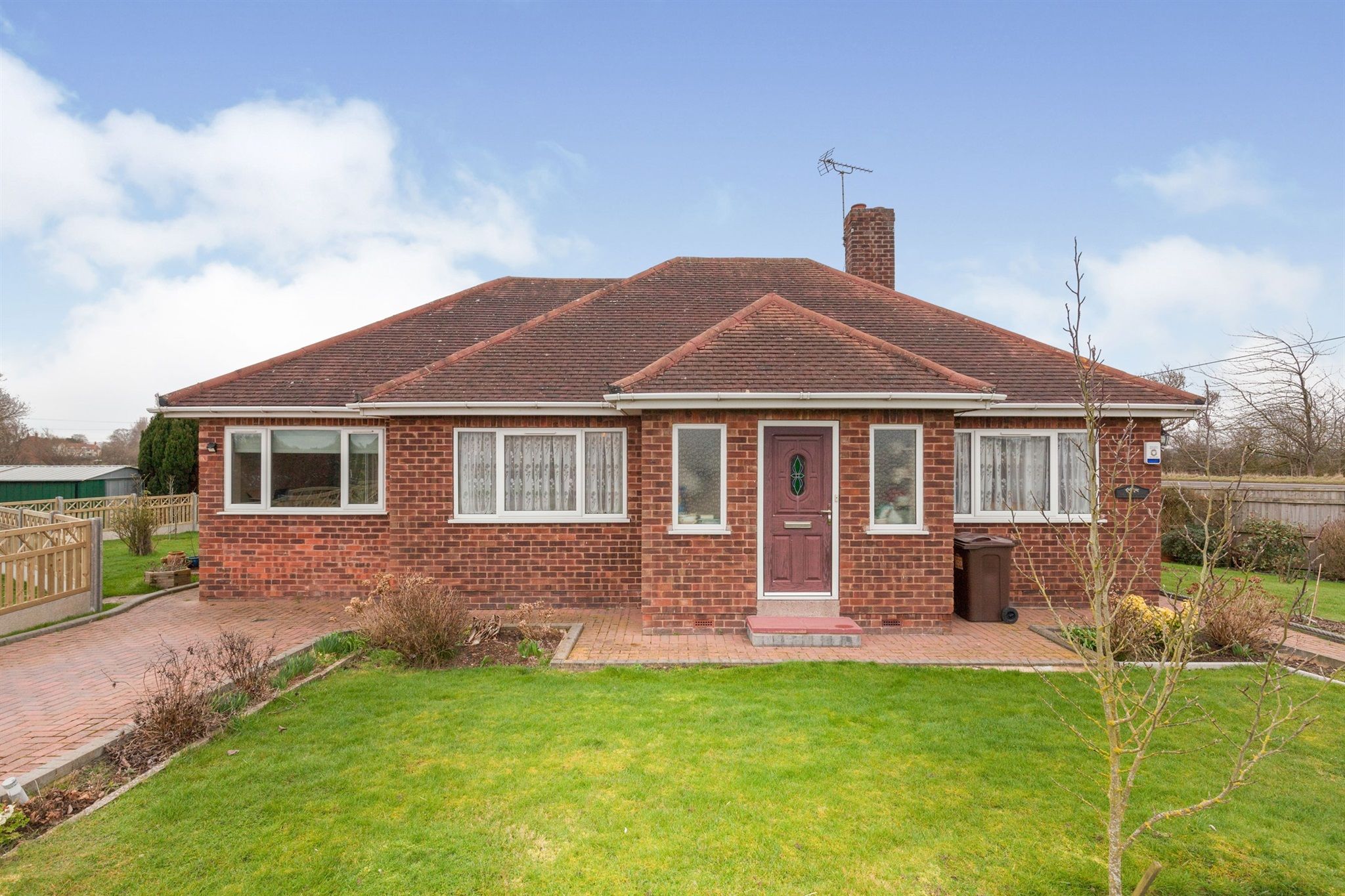 2 bed detached bungalow for sale in Upper Row, DunhamOnTrent, Newark