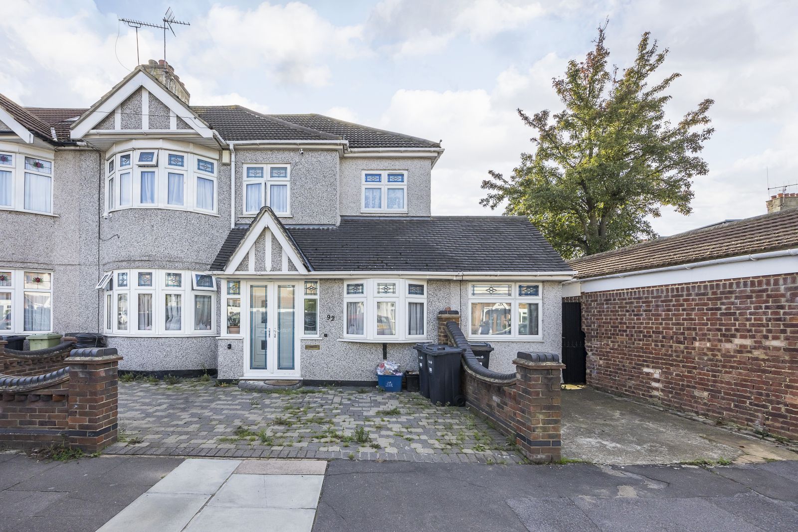 5 bed semidetached house for sale in Ashurst Drive, Ilford IG2 Zoopla