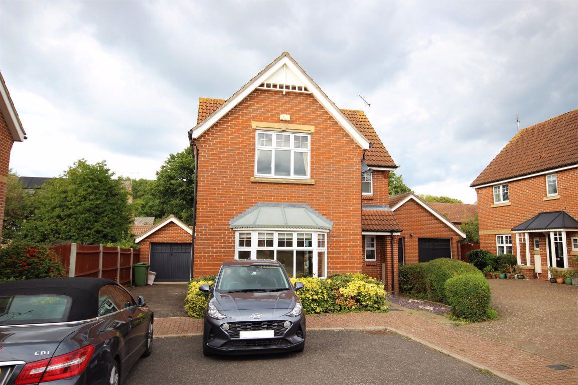 4 bed property to rent in Munster Court, Billericay CM12 Zoopla