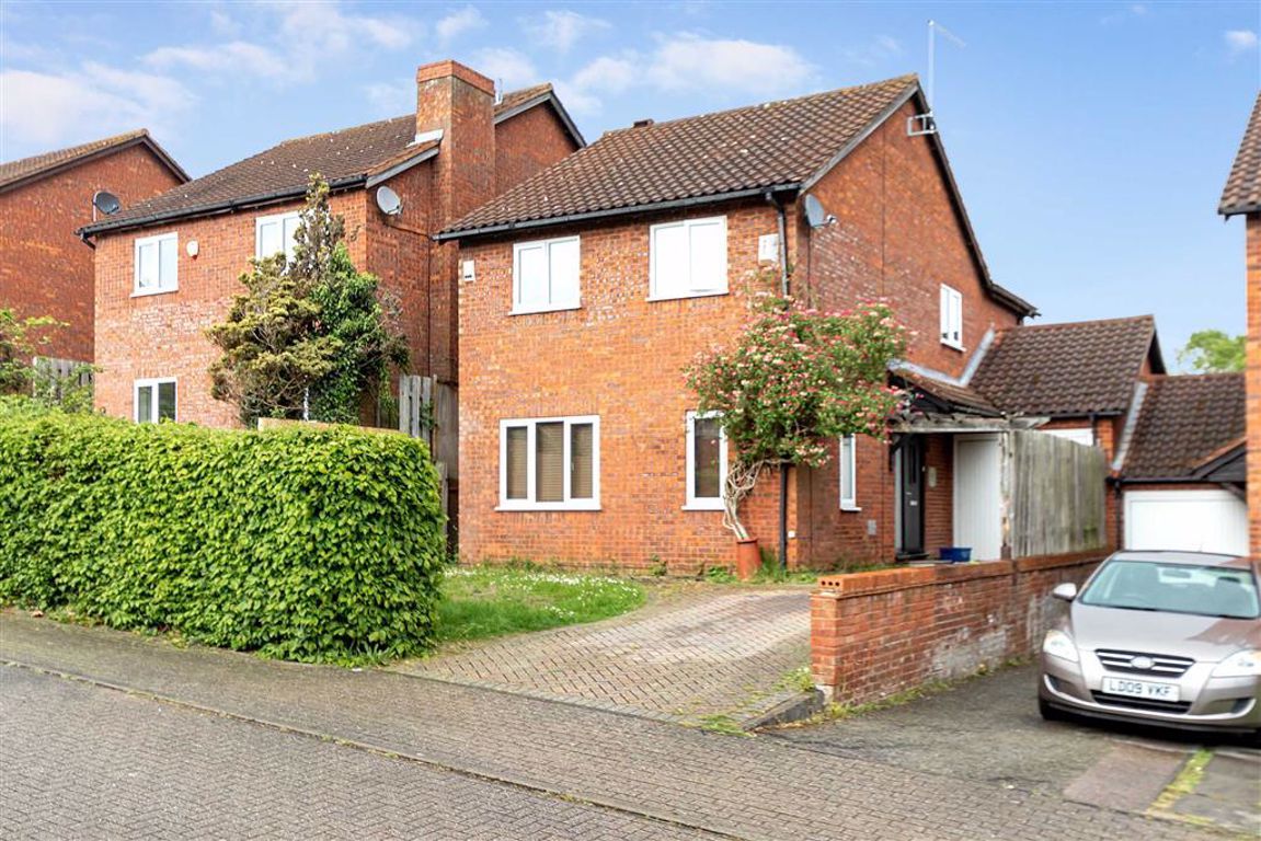 4 bed detached house for sale in Holywell Place, Springfield, Milton