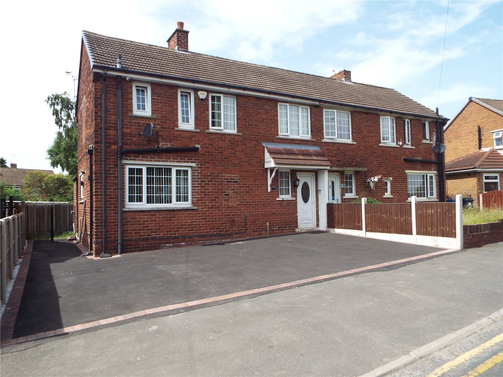 3 bed semidetached house for sale in Roberts Road, Edlington