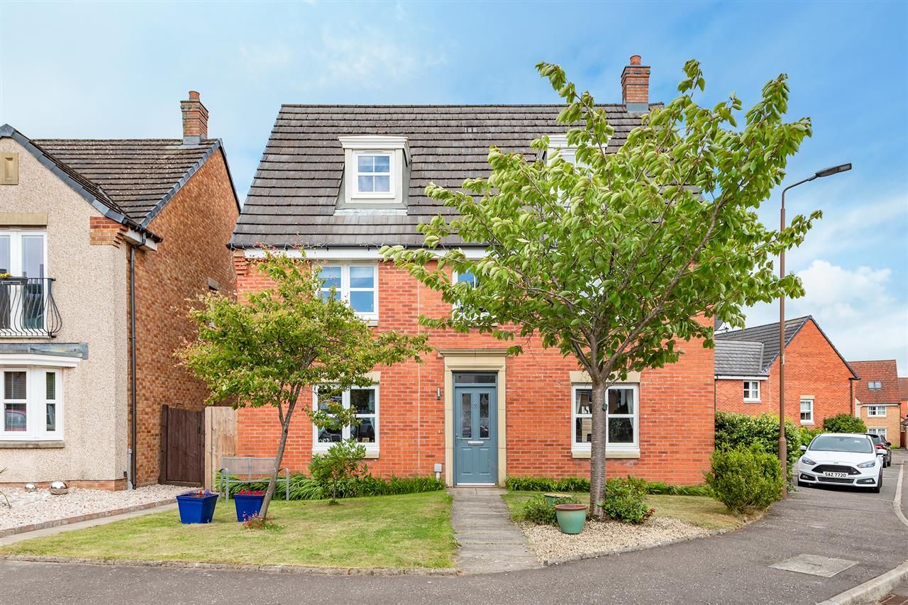 5 bed detached house for sale in Raeburn Road, Larbert, Larbert FK5