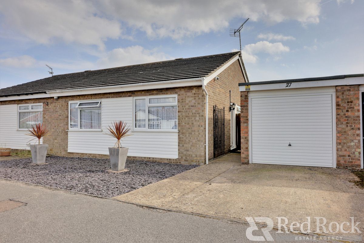2 bed bungalow for sale in ClactonOnSea, Essex CO16 Zoopla