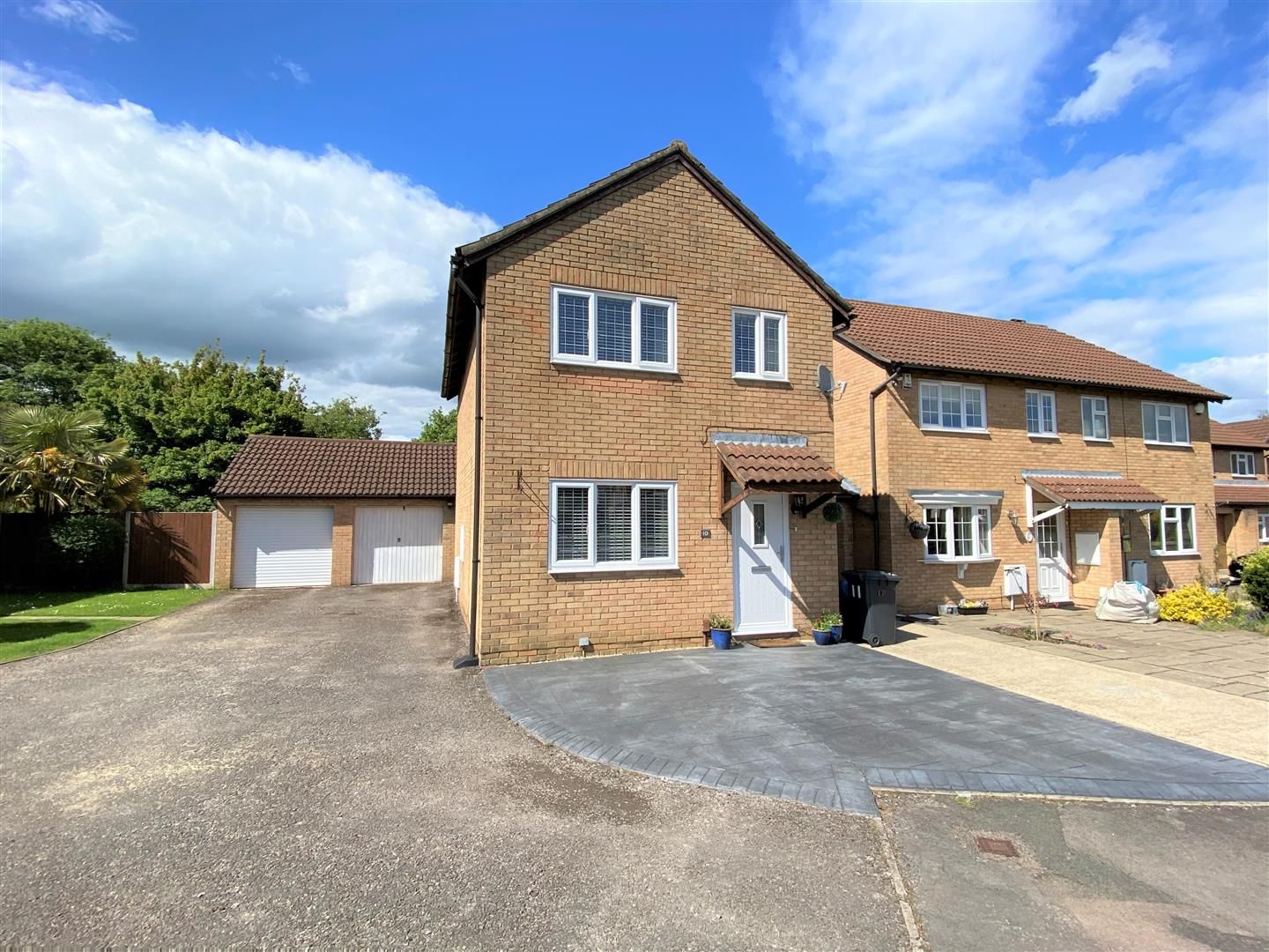 3 bed linkdetached house for sale in Wentworth Close, Longford, Gloucester GL2 Zoopla