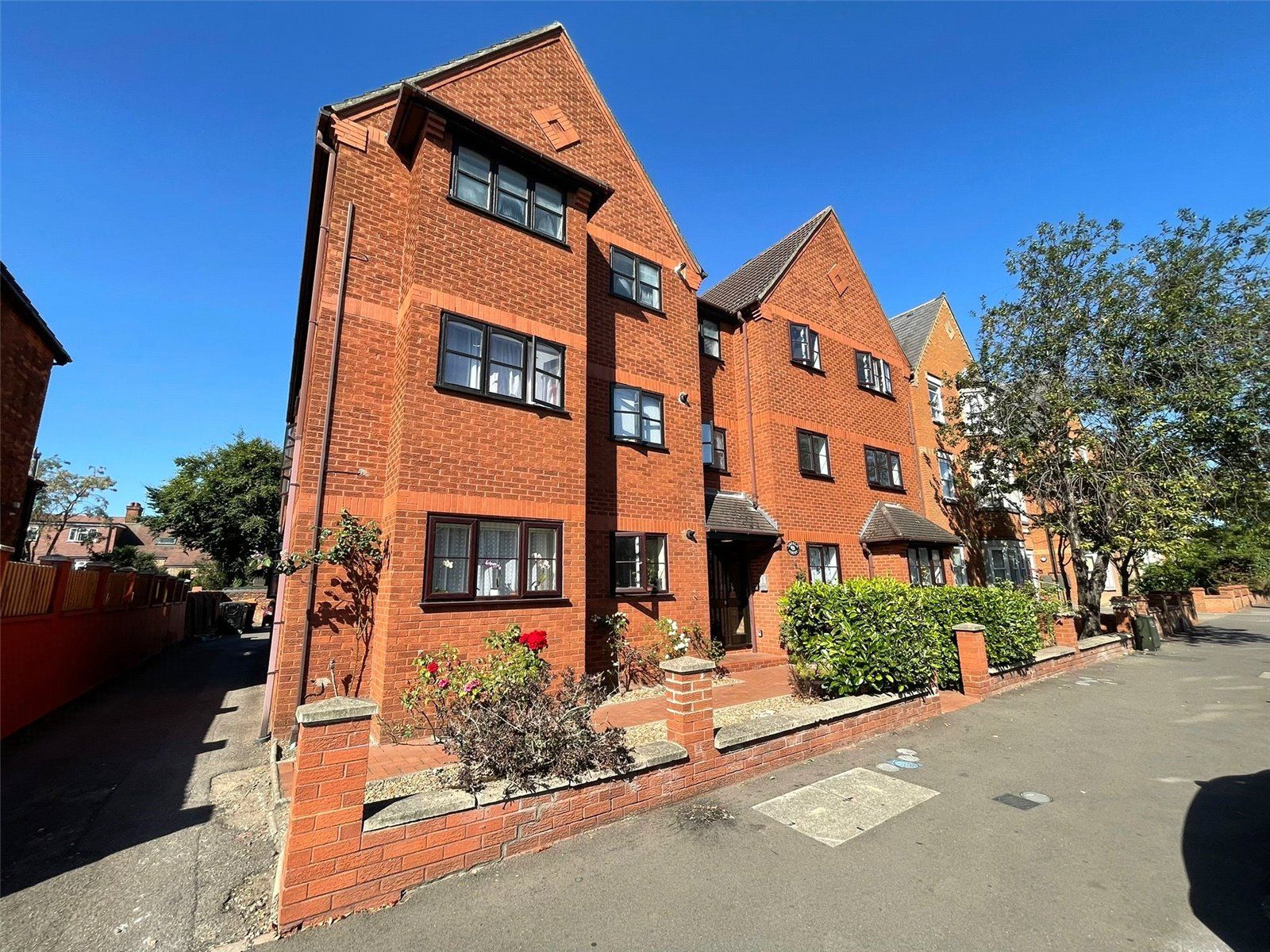 2 bed flat for sale in Hurst Grove, Bedford MK40 Zoopla