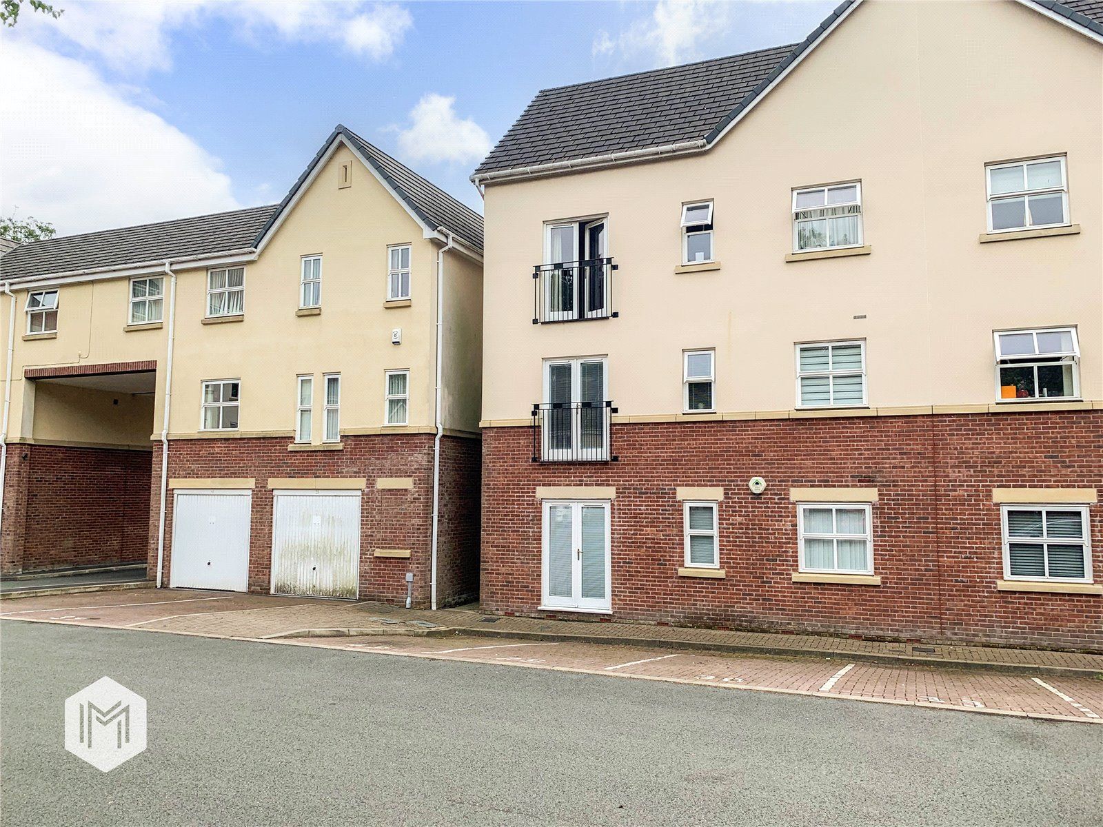 1 bed flat for sale in Clarendon Gardens, Bromley Cross, Bolton