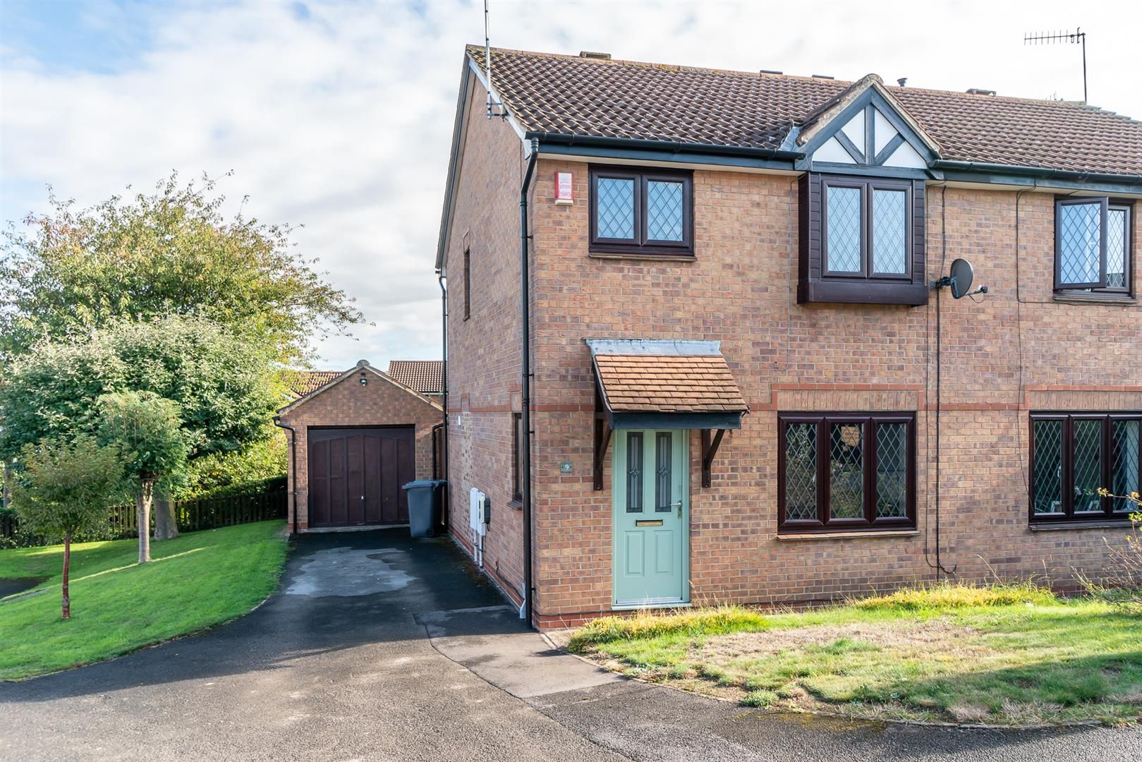 3 bed semidetached house for sale in Cranford Gardens, West Bridgford