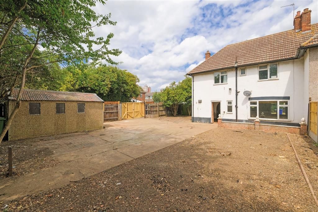 3 bed end terrace house for sale in St. Chads Road, Tilbury RM18 Zoopla