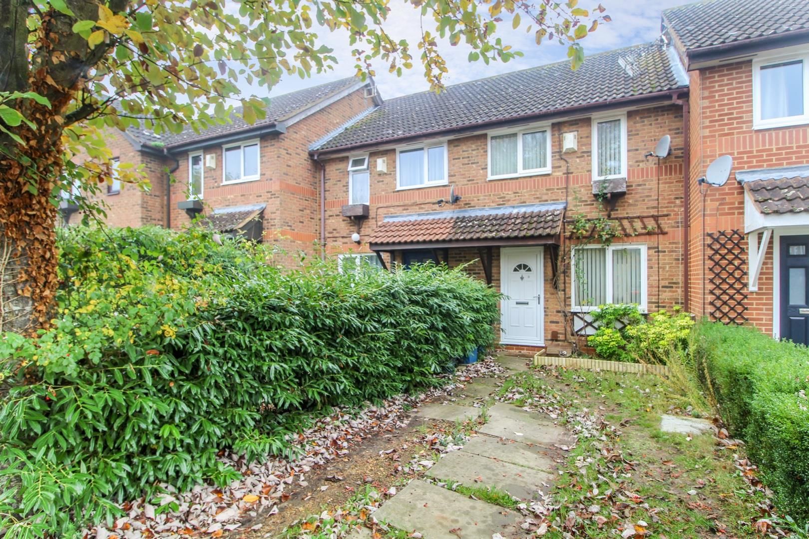 2 bed property for sale in Boxberry Gardens, Walnut Tree, Milton Keynes