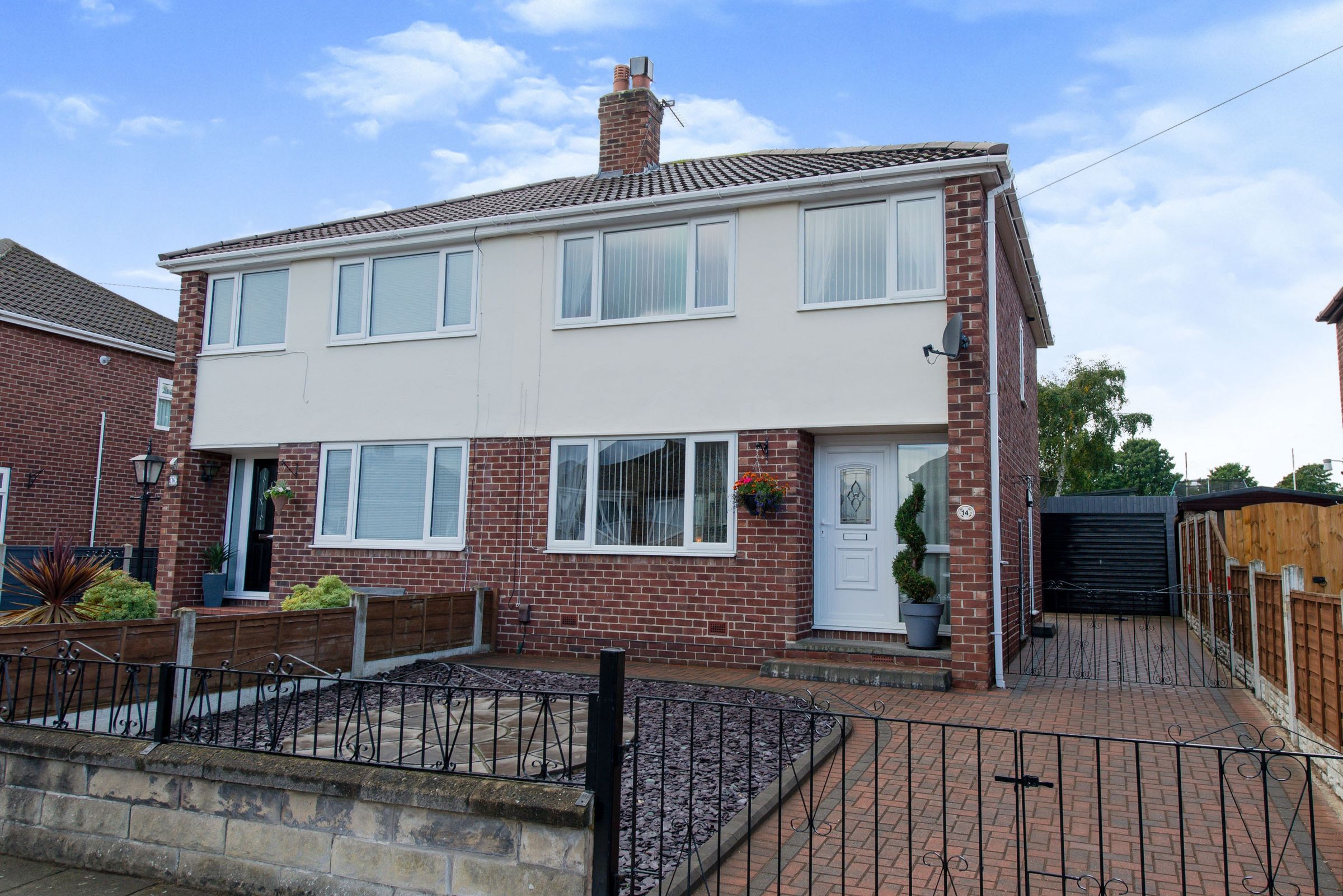 3 bed semidetached house for sale in Windermere Road, Townville