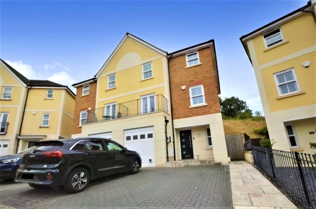 4 bed semidetached house for sale in Darwin Crescent, The Willows