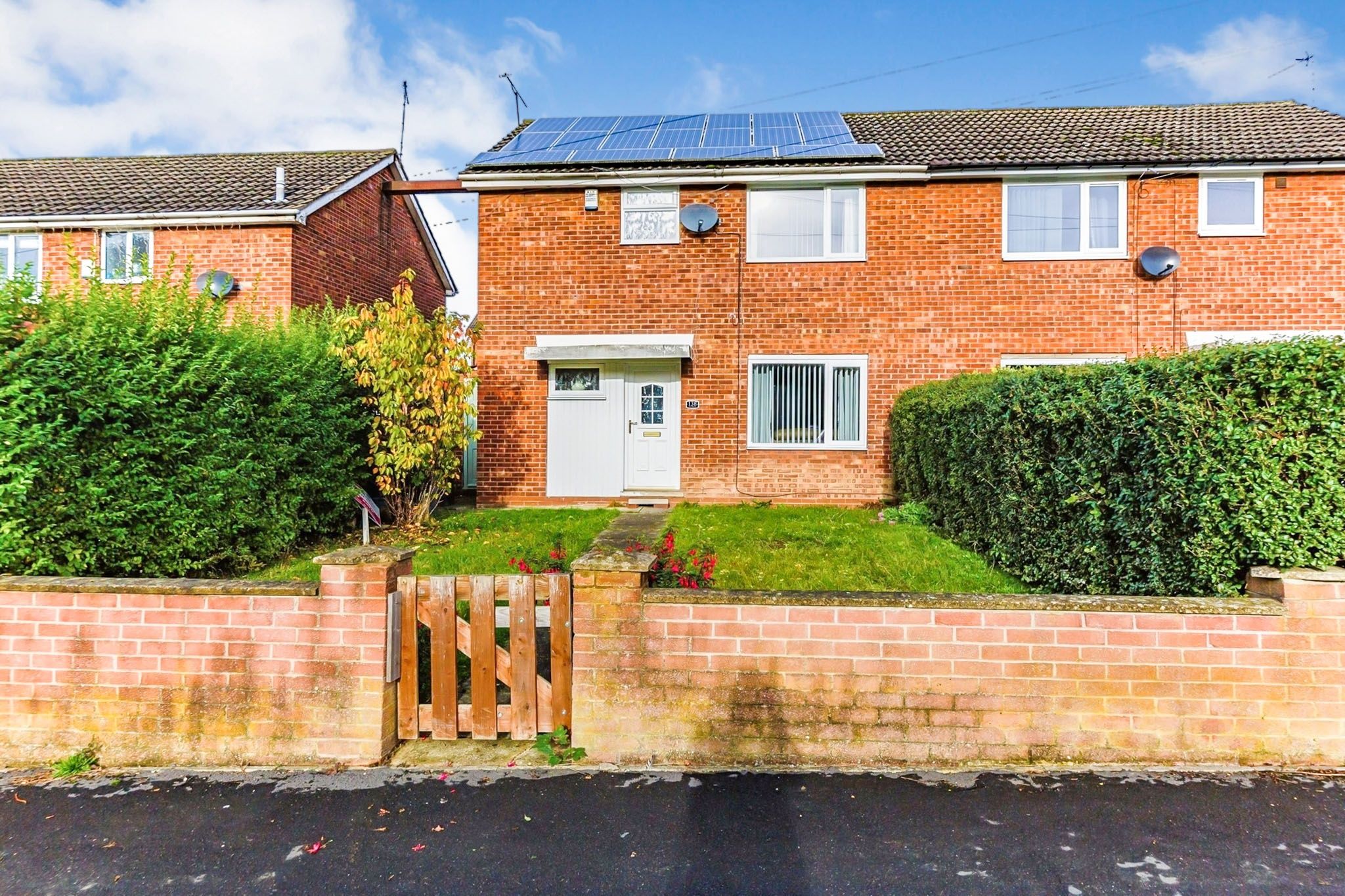 3 bed semidetached house for sale in Vale Road, Thrybergh, Rotherham