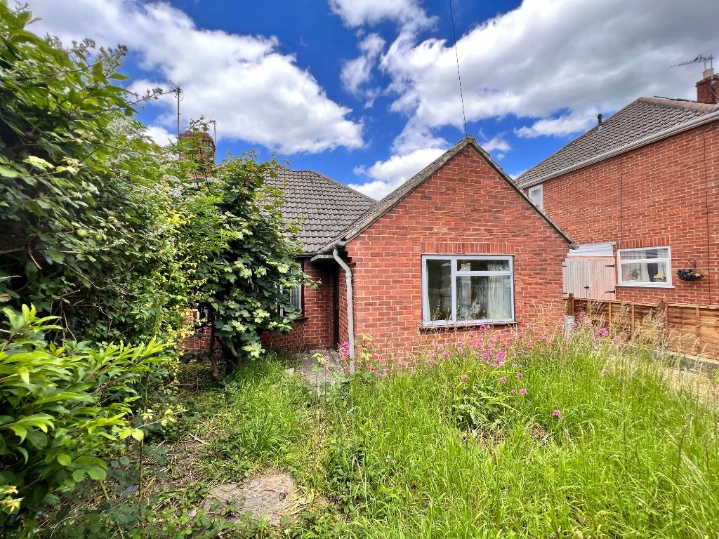 2 bed bungalow for sale in South View Way, Cheltenham GL52 Zoopla