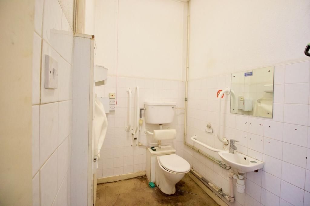 10 bed detached house to rent in Melton Road, Belgrave, Leicester LE4