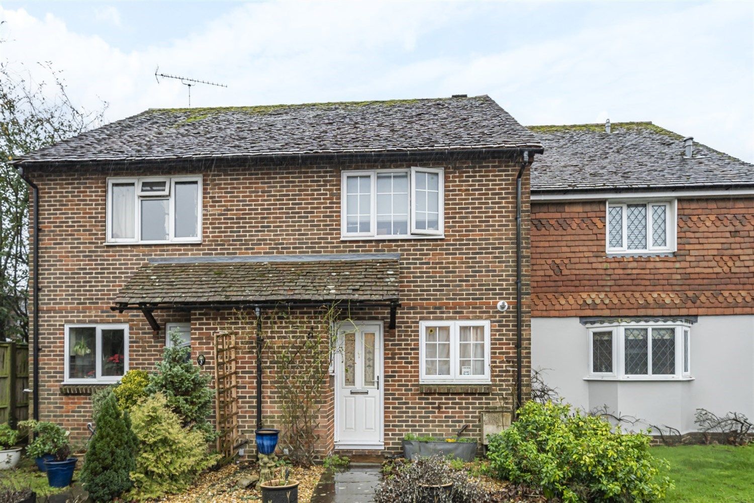 2 bed terraced house to rent in 2 Priors Acre, Boxgrove, Chichester