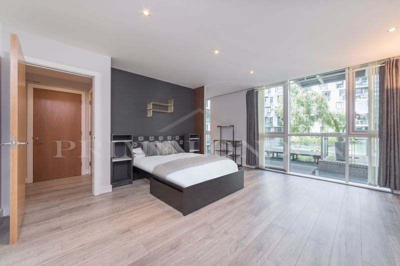 Times Square, City Quarter, Tower Bridge E1