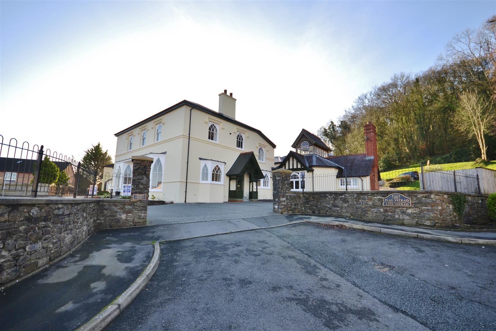 2 bed flat for sale in 3 Plas Ystrad, Johnstown, Carmarthen SA31 Zoopla