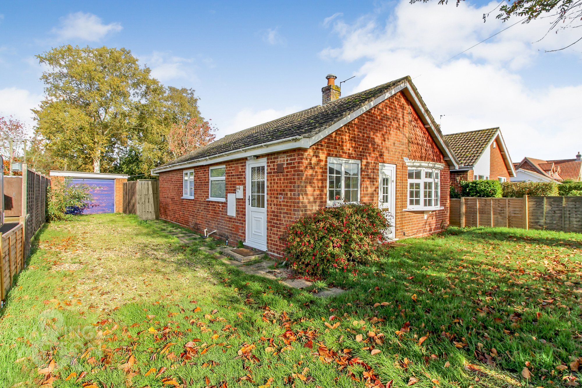 3 bed detached bungalow for sale in Hardingham Road, Hingham, Norwich