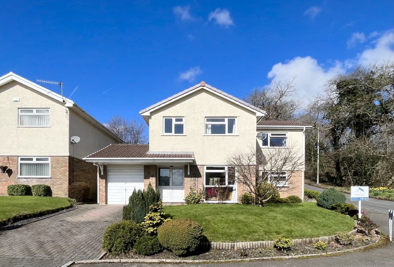 4 bed detached house for sale in LonYFelin, Cefn Pennar, Mountain Ash