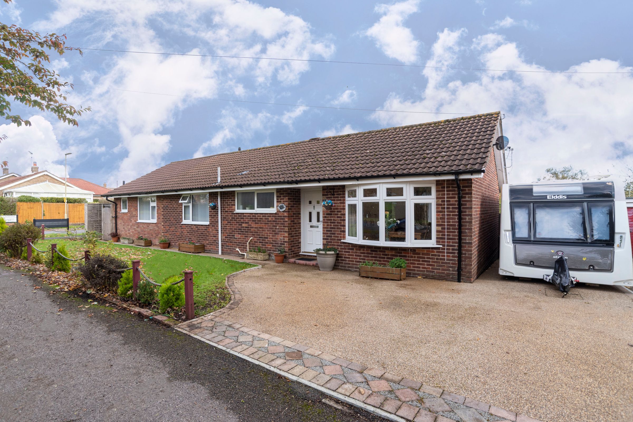 3 bed detached bungalow for sale in Hazleton Way, Cowplain