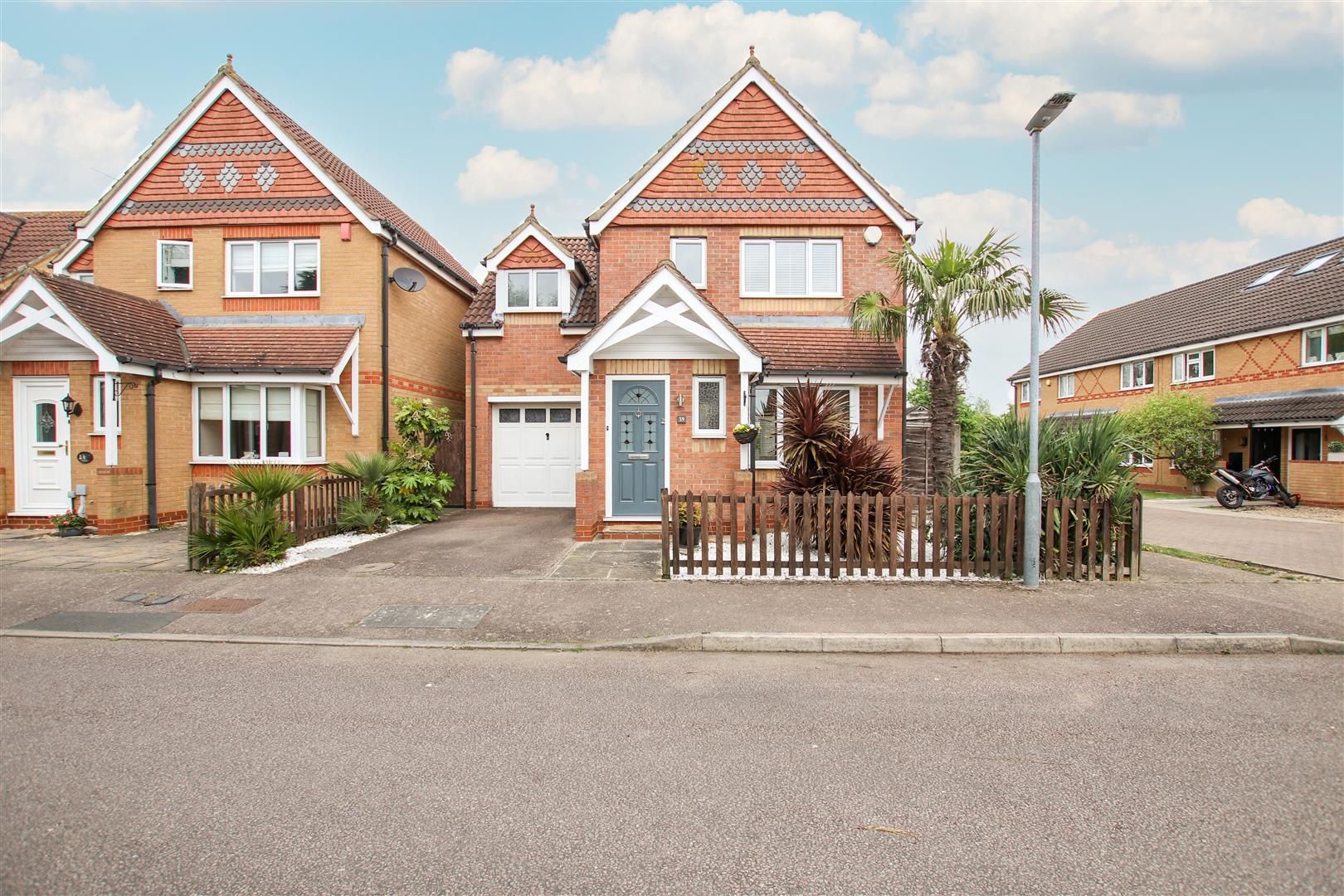 4 bed detached house for sale in Dahlia Close, Cheshunt, Waltham Cross EN7 Zoopla