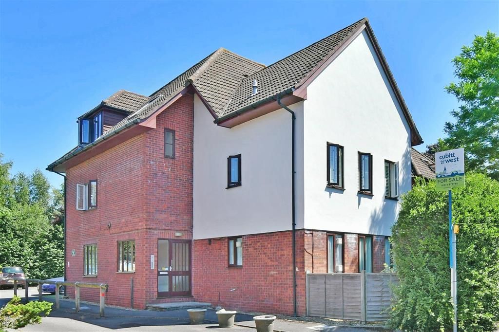 Studio for sale in Kingston Avenue, Leatherhead, Surrey KT22 Zoopla