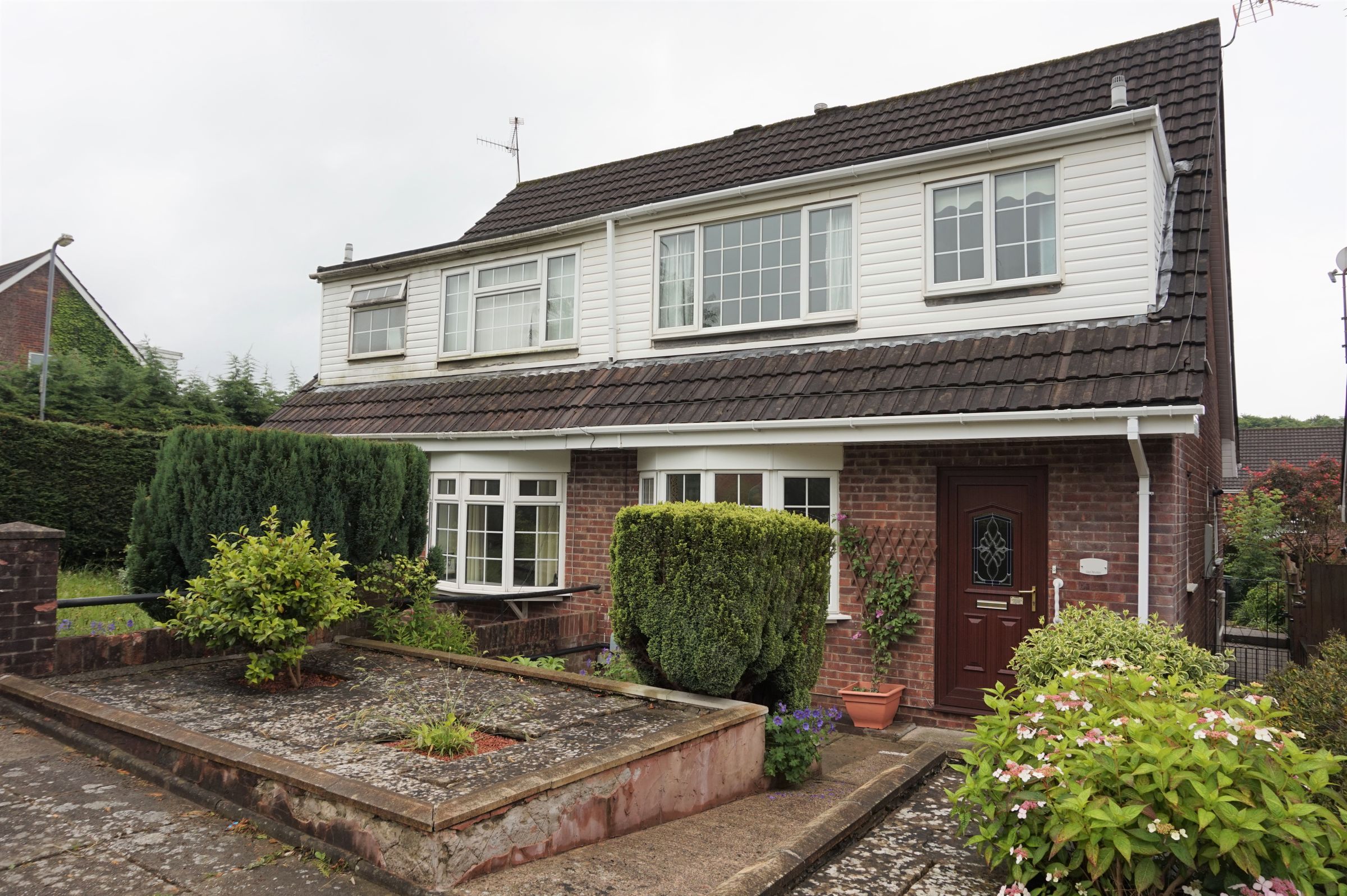 3 bed semidetached house to rent in Glyn Rhosyn, Pentwyn, Cardiff CF23