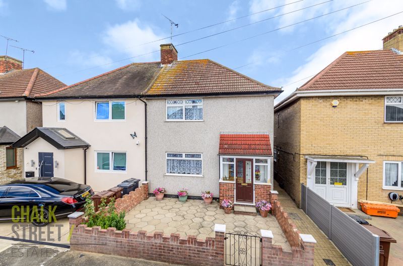 3 bed semidetached house for sale in Thorntons Farm Avenue, Rush Green