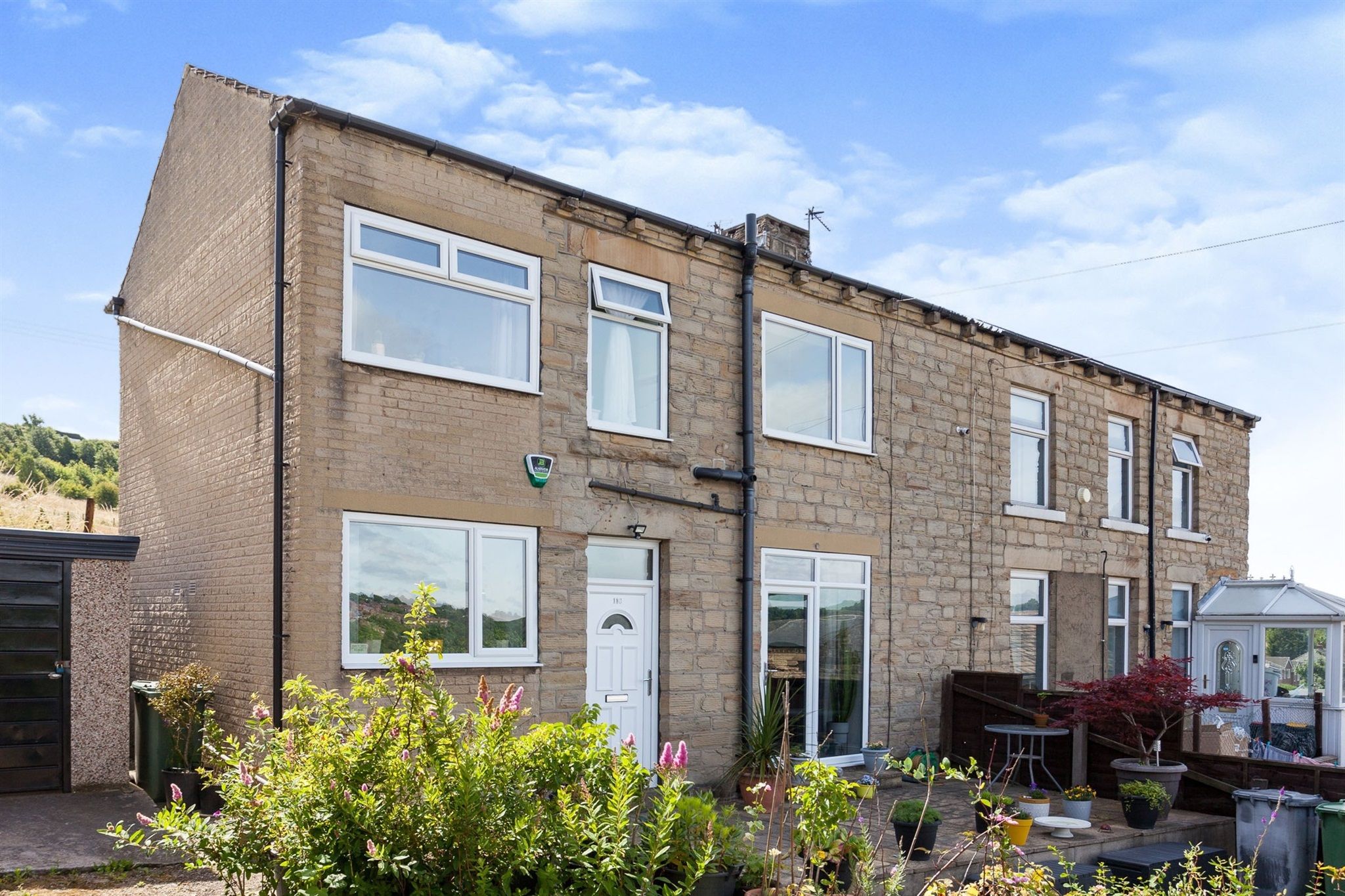 2 bed semidetached house for sale in Commonside, Hanging Heaton