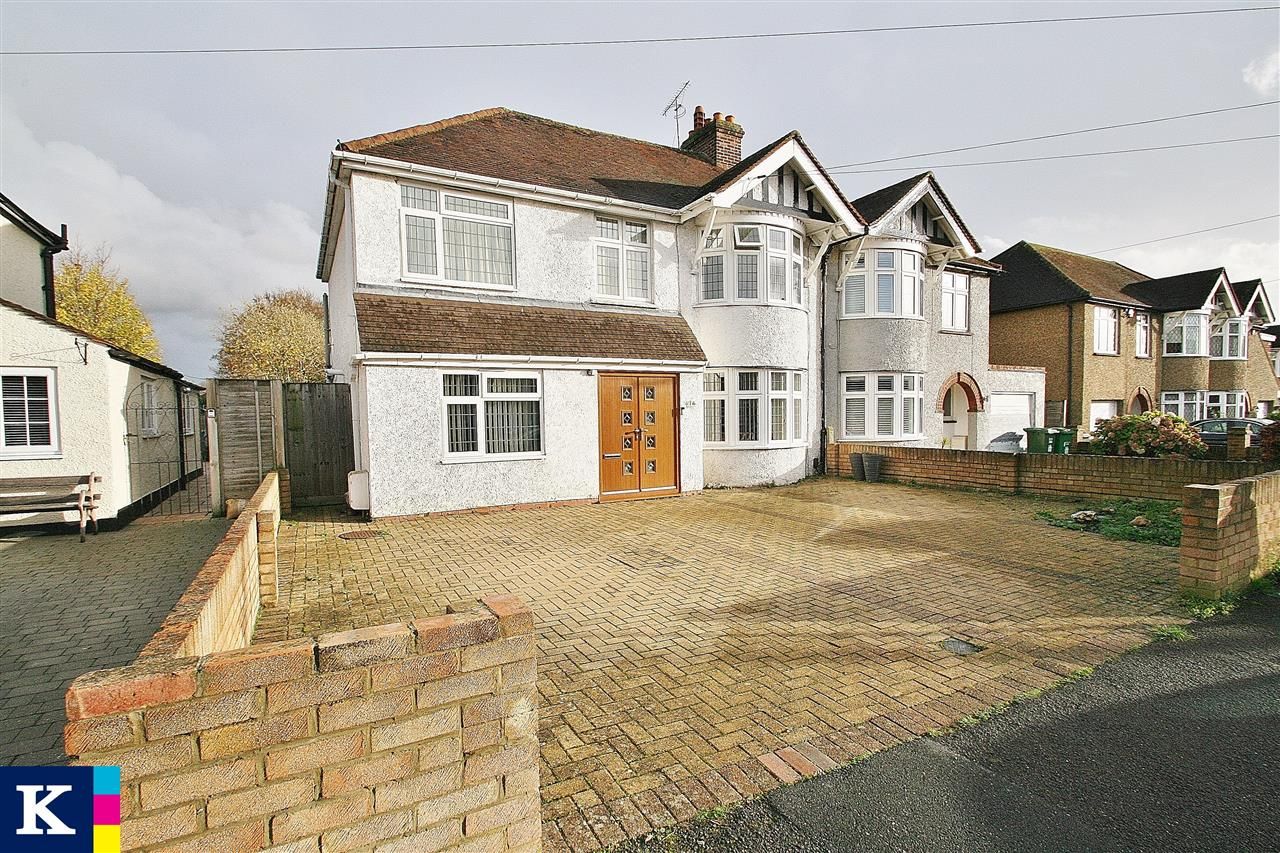 5 bed semidetached house for sale in Westlands Avenue, Burnham, Slough