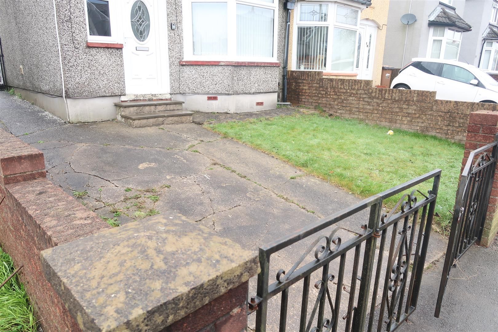 3 bed semidetached house to rent in Bedwellty Road, Cefn Fforest