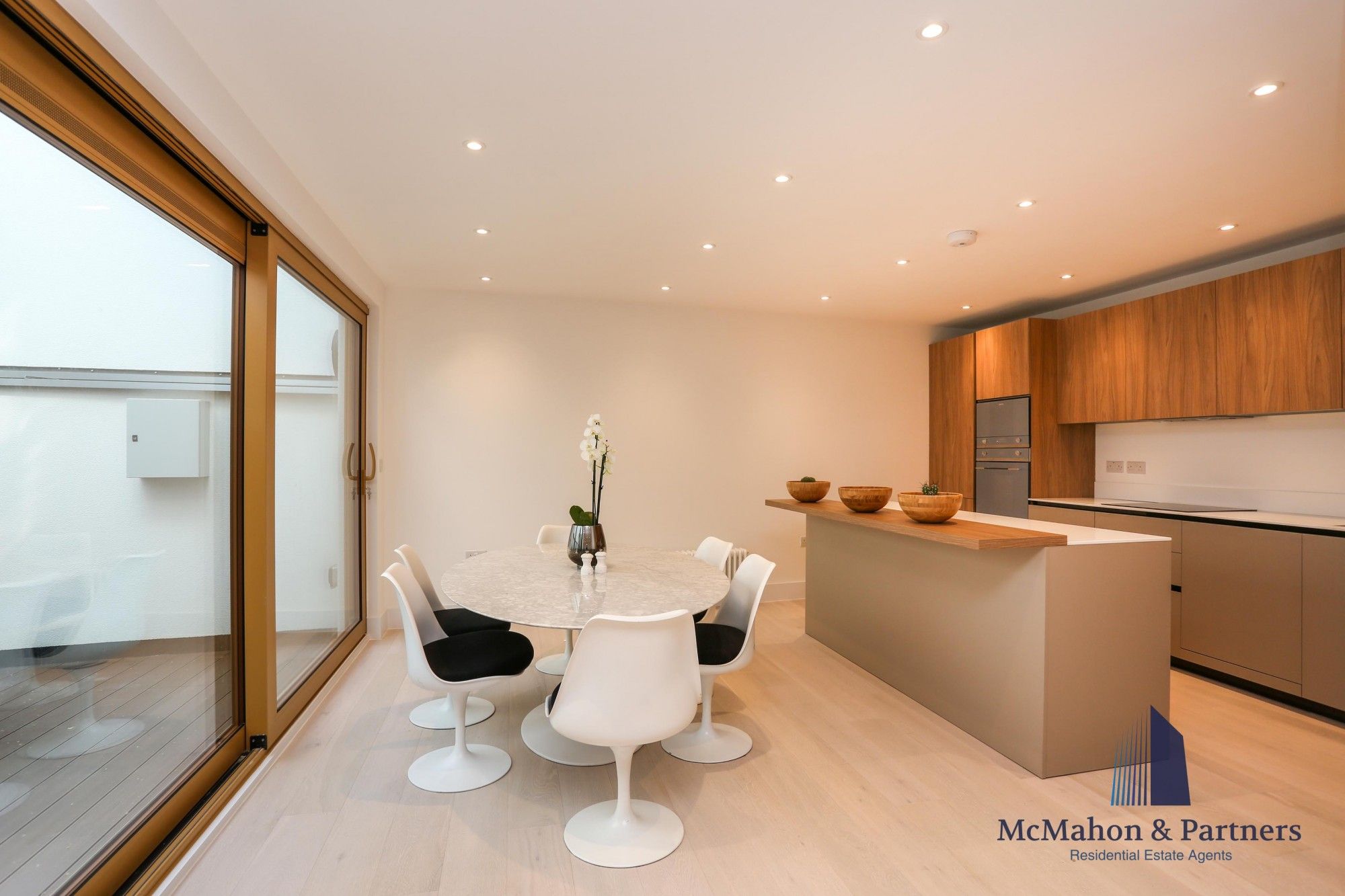 Flat 2, Elephant amp Castle, London, London SE1  