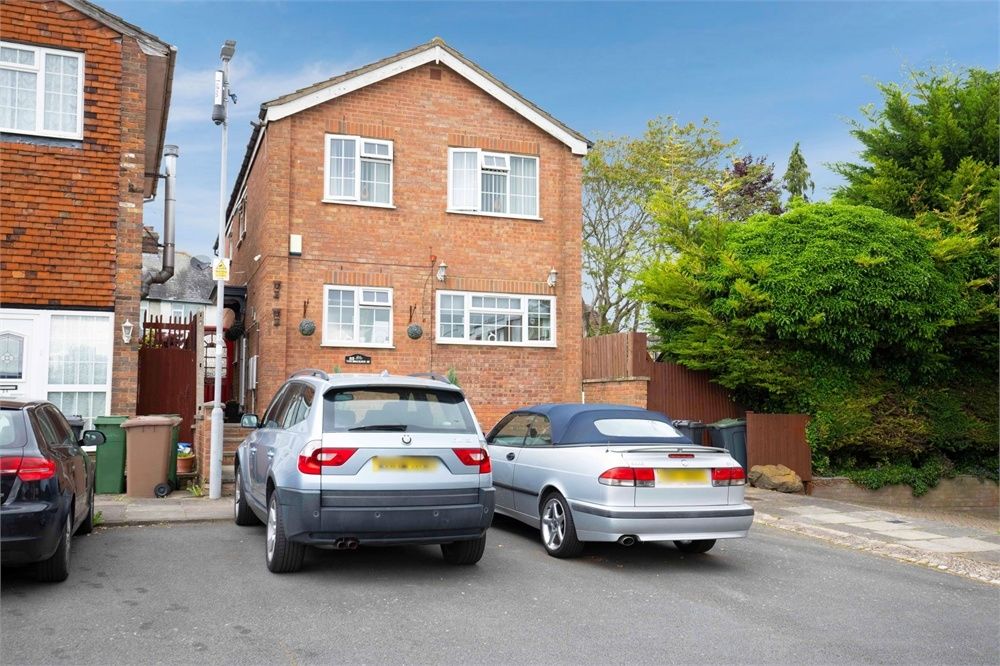 St Josephs Close, Luton, Bedfordshire LU3  