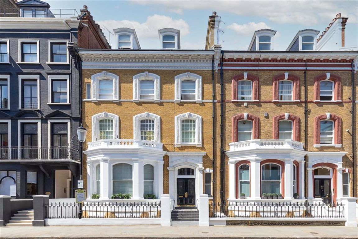 3 bed flat for sale in Roland Gardens, London SW7 Zoopla